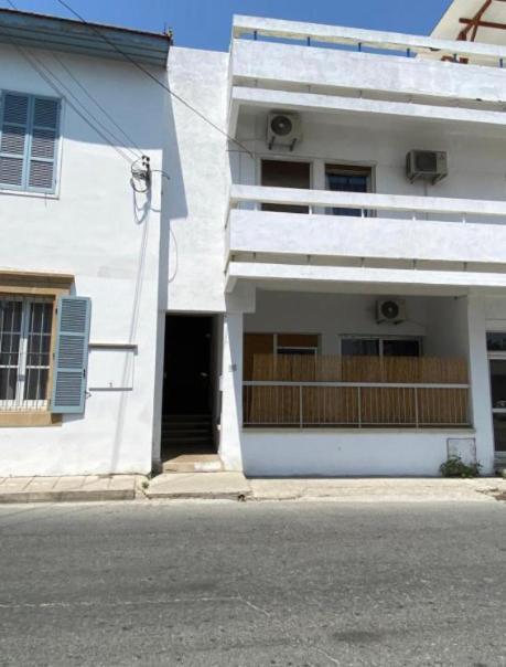 Noer Hostel Ларнака Екстериор снимка